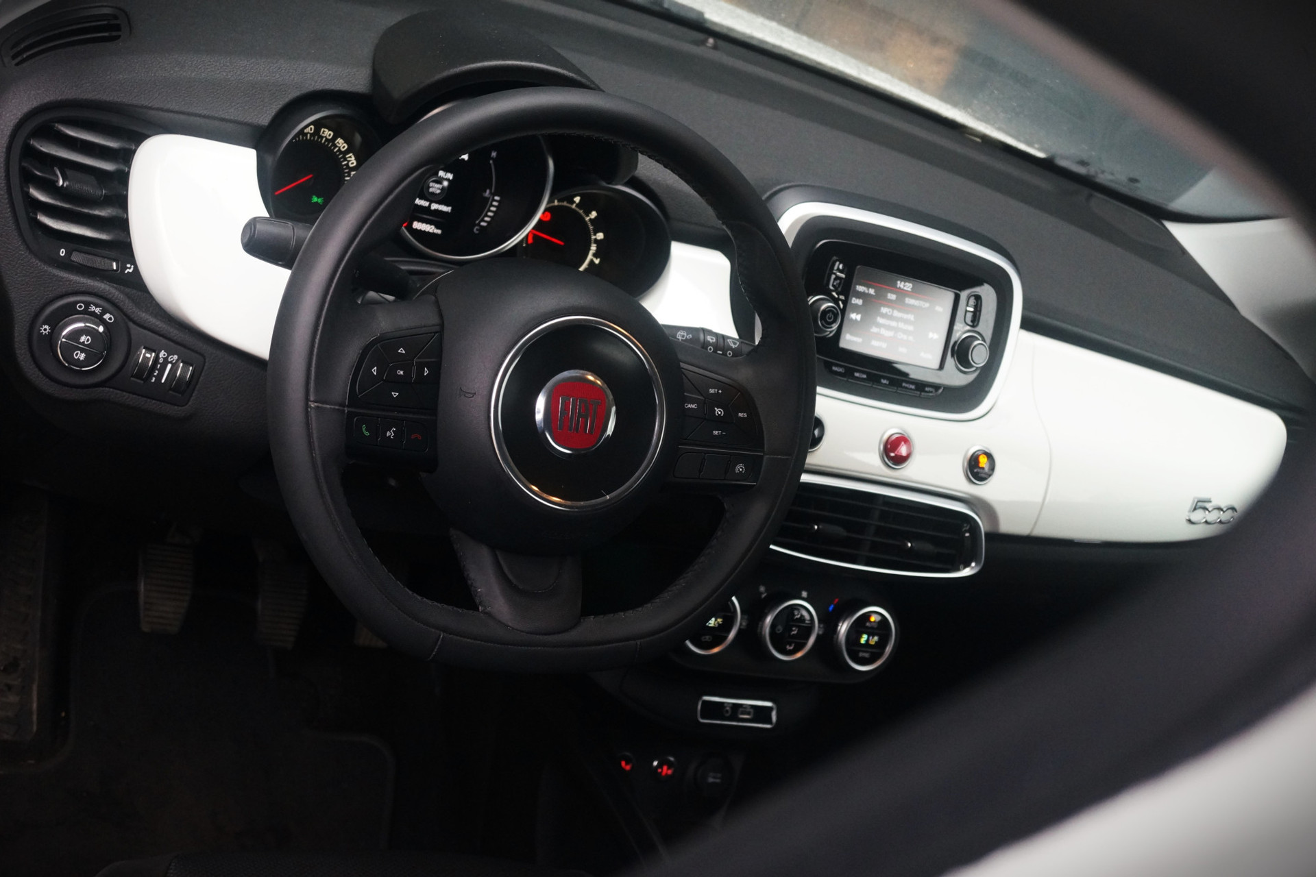 37216415-7.jpg