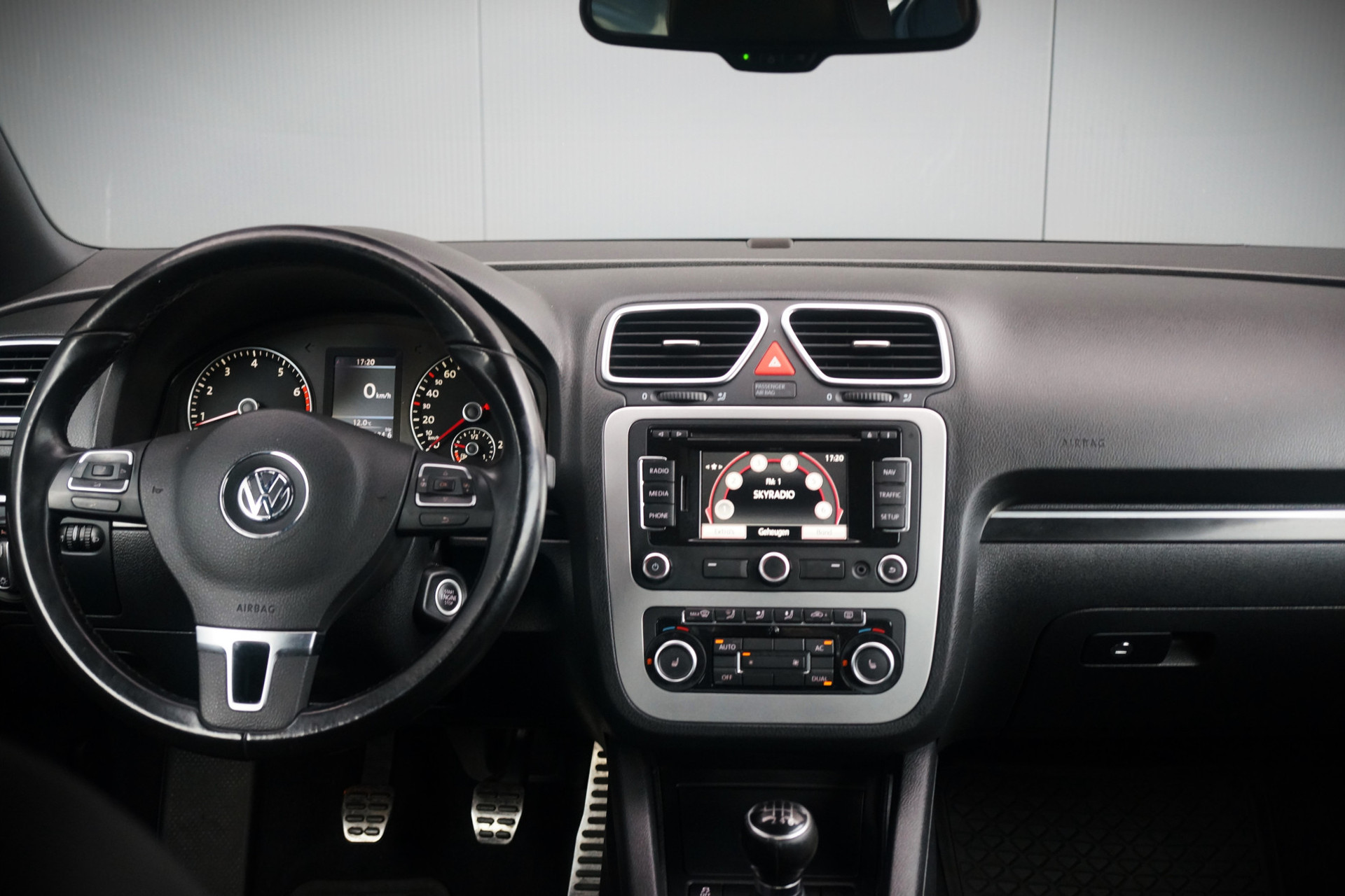 37669550-4.jpg